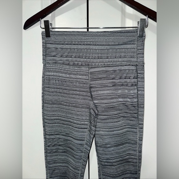 Athleta High Rise Jacquard Chaturanga Lightweight Power Leggings XSP - Picture 2 of 5